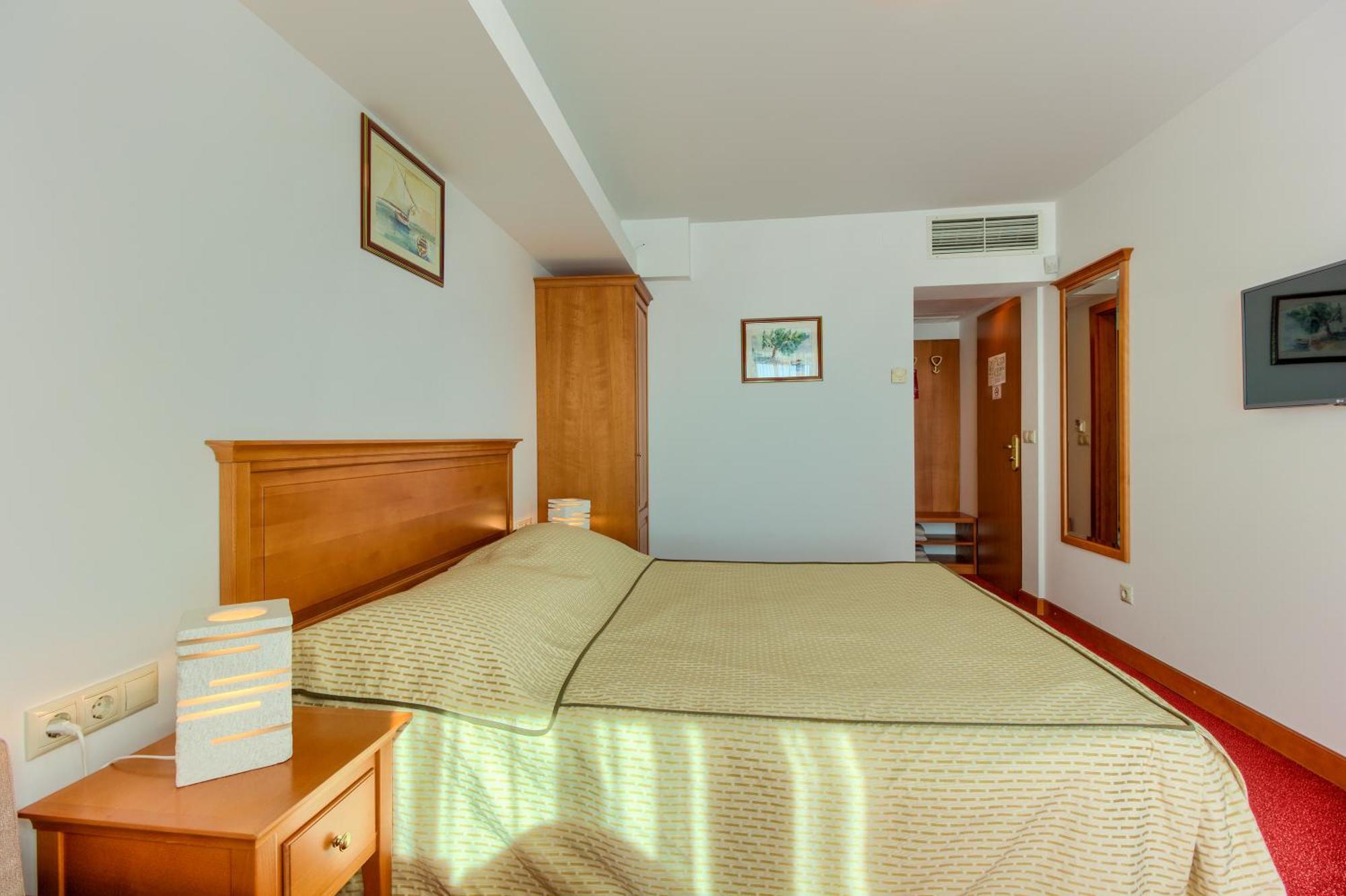 Hotel Villa Dvor (Adults Only) Omiš Habitación foto
